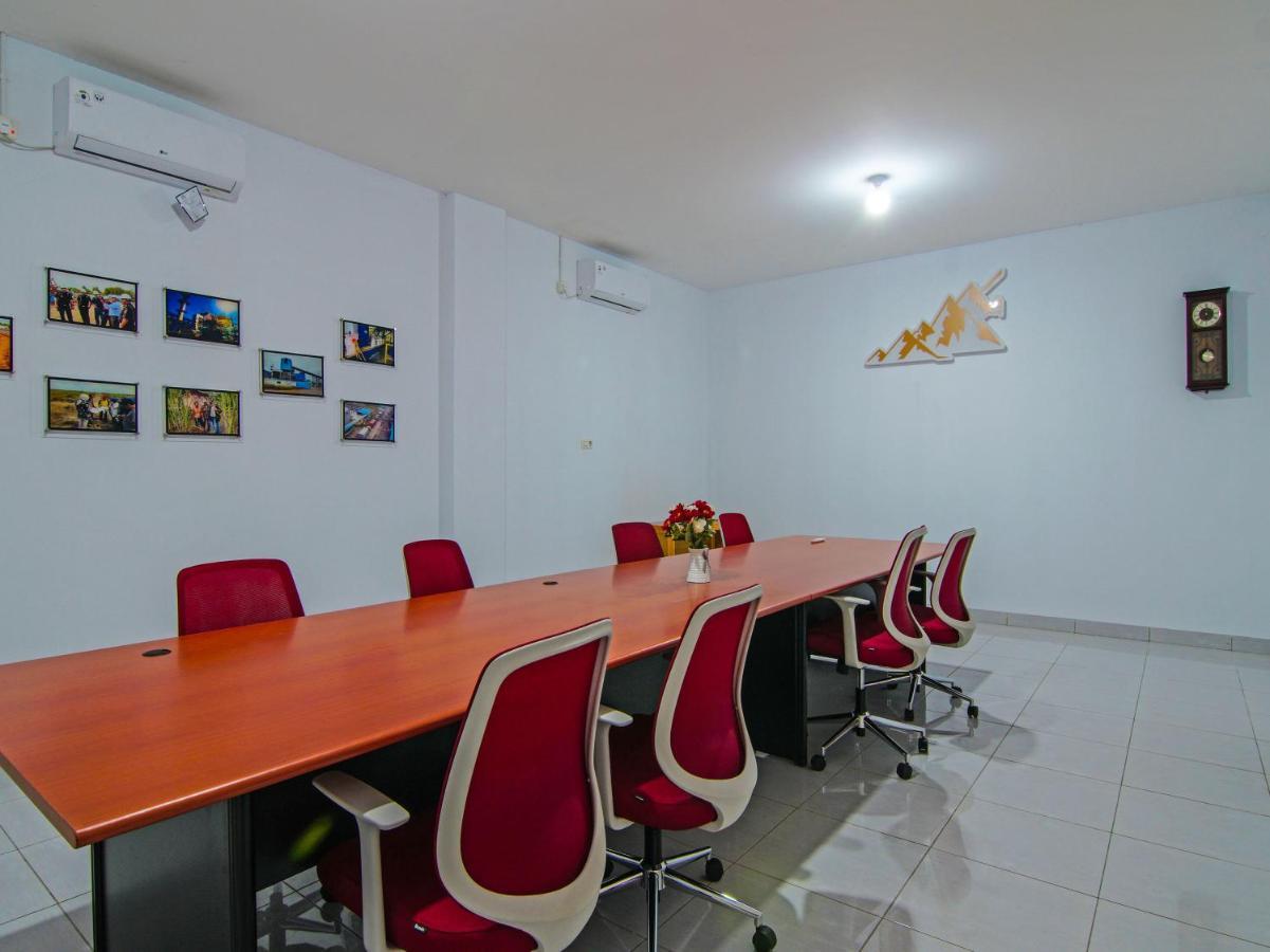 Oyo 92300 Koala House Hotel เปกันบารู ภายนอก รูปภาพ